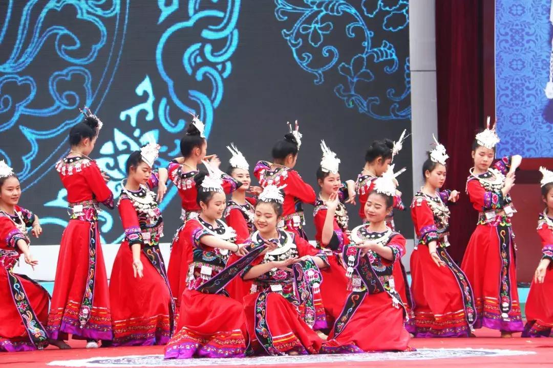 厉害了我们的新时代内容简介,松桃中等职业学校