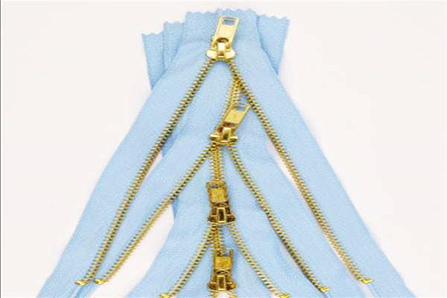 宝宝衣服洗污渍不变色,洗宝宝衣服用什么洗得干净