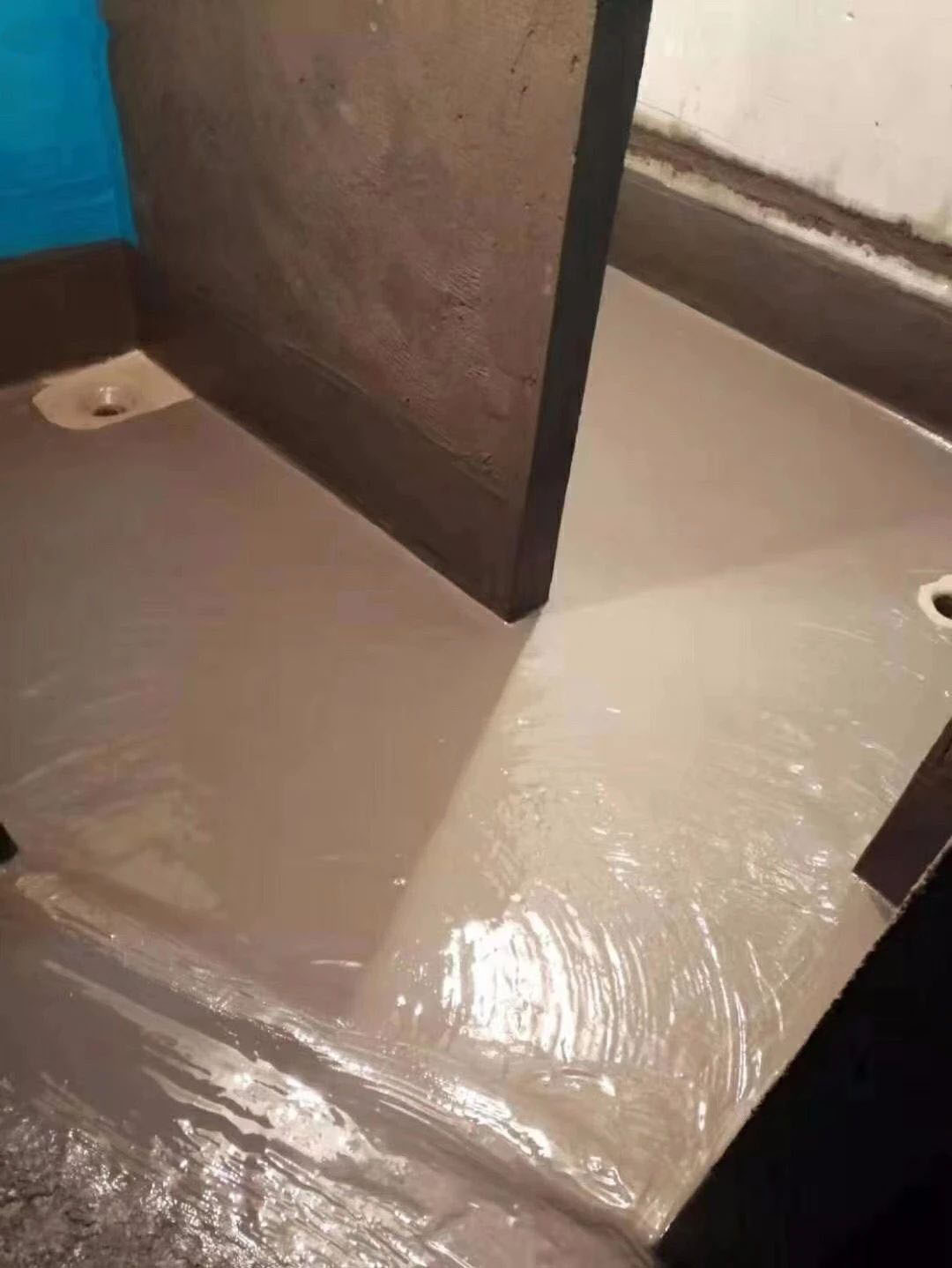 卫生间地板积水漏水免砸瓷砖方法,卫生间瓷砖坏了一小块会漏水吗