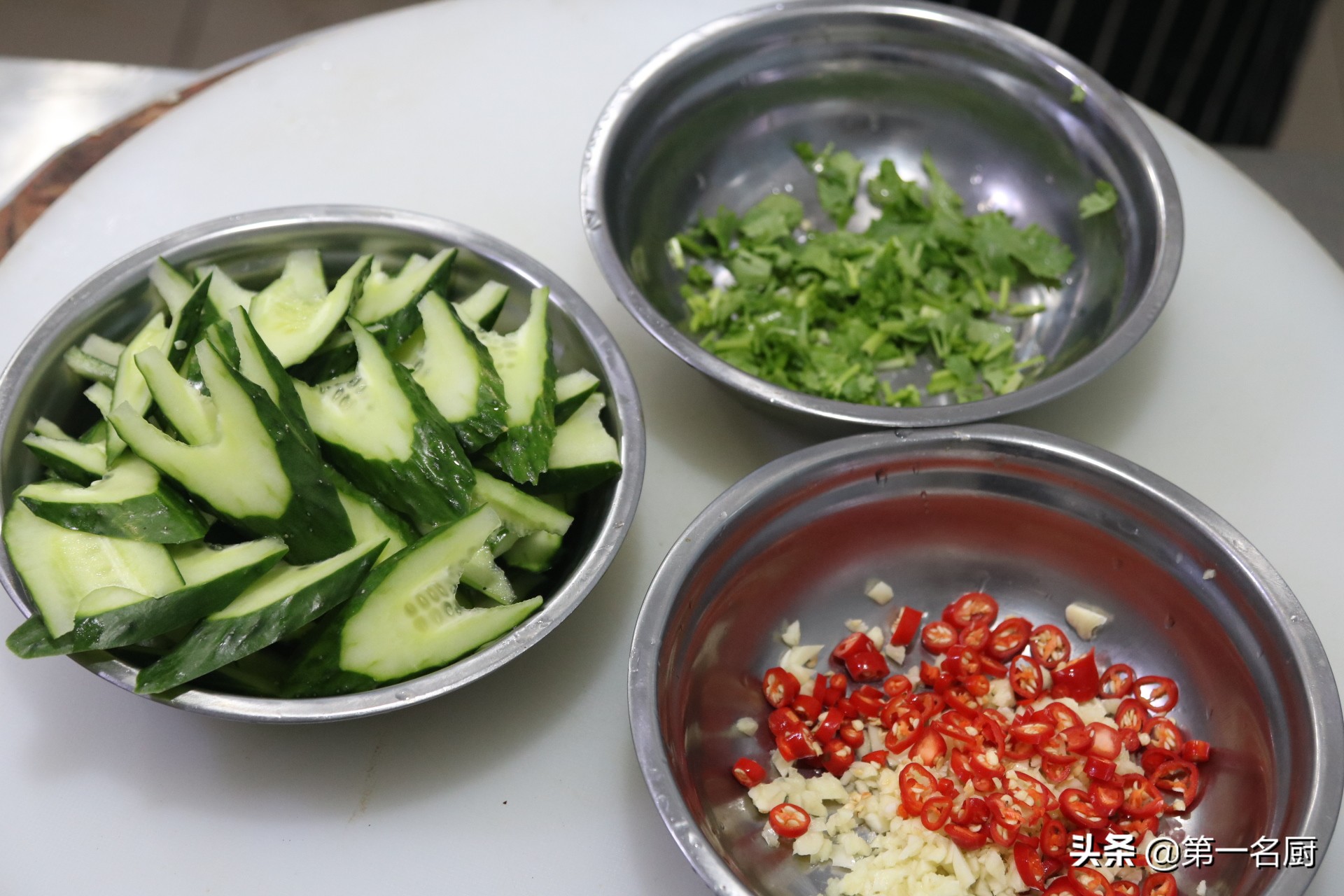 酥脆爽口的拌黄瓜这样做才够味,黄瓜怎样拌最好吃又快又简单