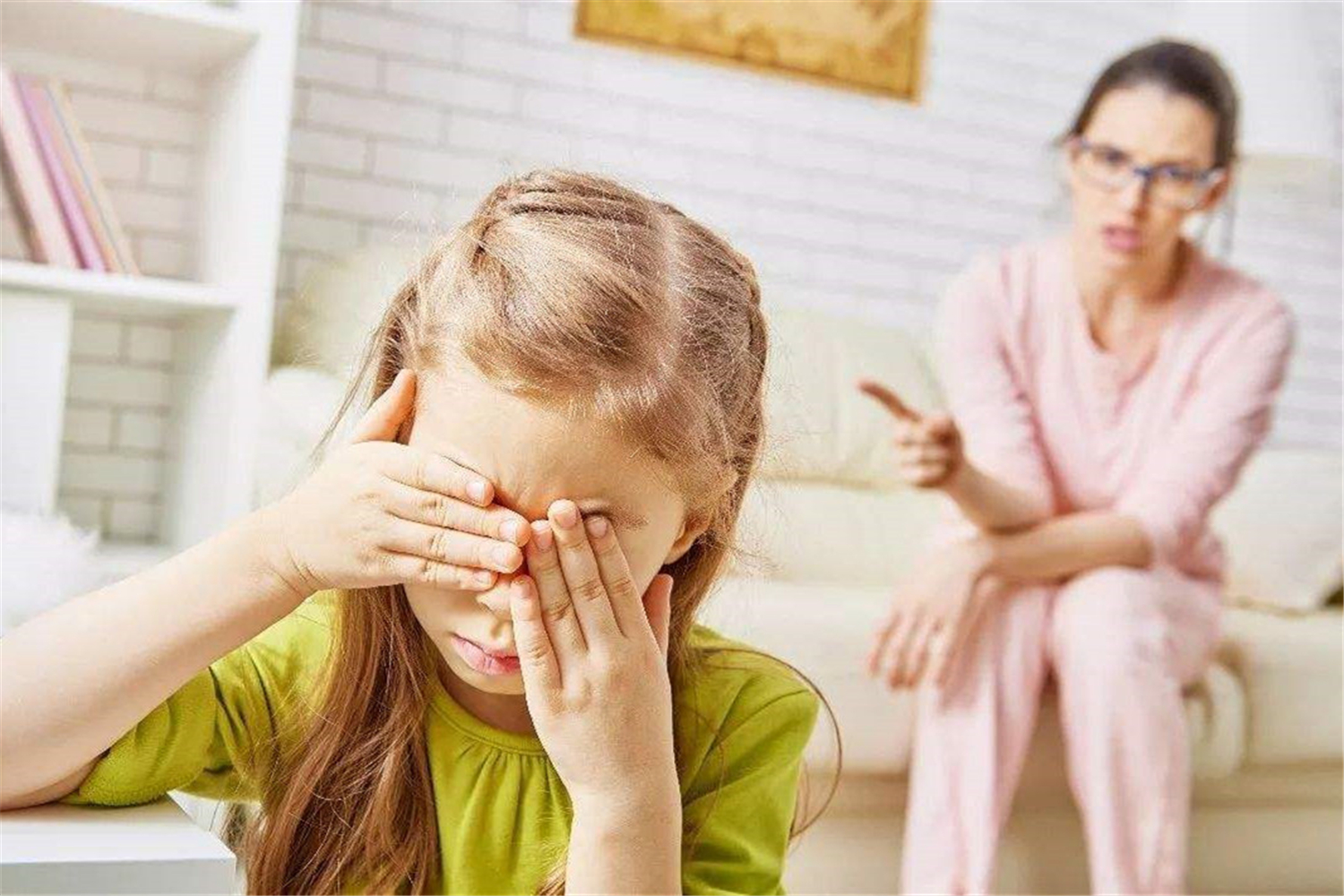 孩子负面情绪应该怎么教育,面对孩子负面情绪如何控制疏导