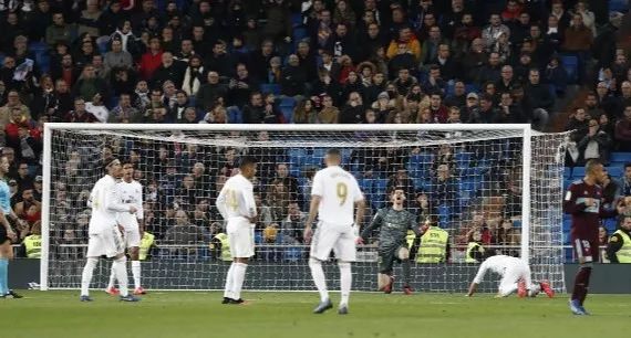 世界第一中场克罗斯伯纳乌,克罗斯伯纳乌第一粒进球