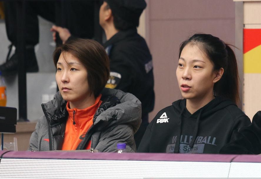 袁灵犀和魏秋月在比赛场上拥抱,魏秋月被求婚姚笛