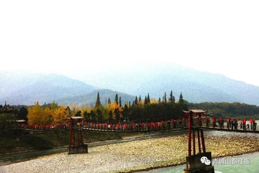 坐上公交去旅行!跟着这条101路线,带你玩遍大半个都江堰~一站一景,吃喝玩乐一网打尽!