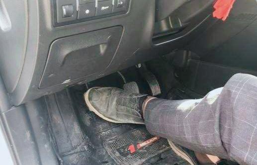 踩离合器的技巧和方法,踩离合器的正确方法和技巧