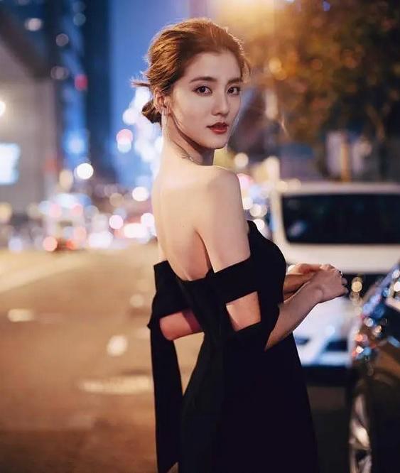 林峰前任吴千语收千万豪宅，收入不高却背爱马仕，满身大牌也翻车