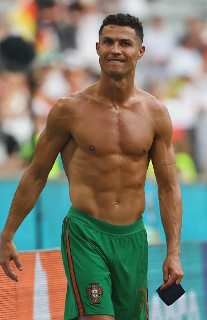 c罗17岁vs36岁的身体对比,c罗17年欧冠集锦