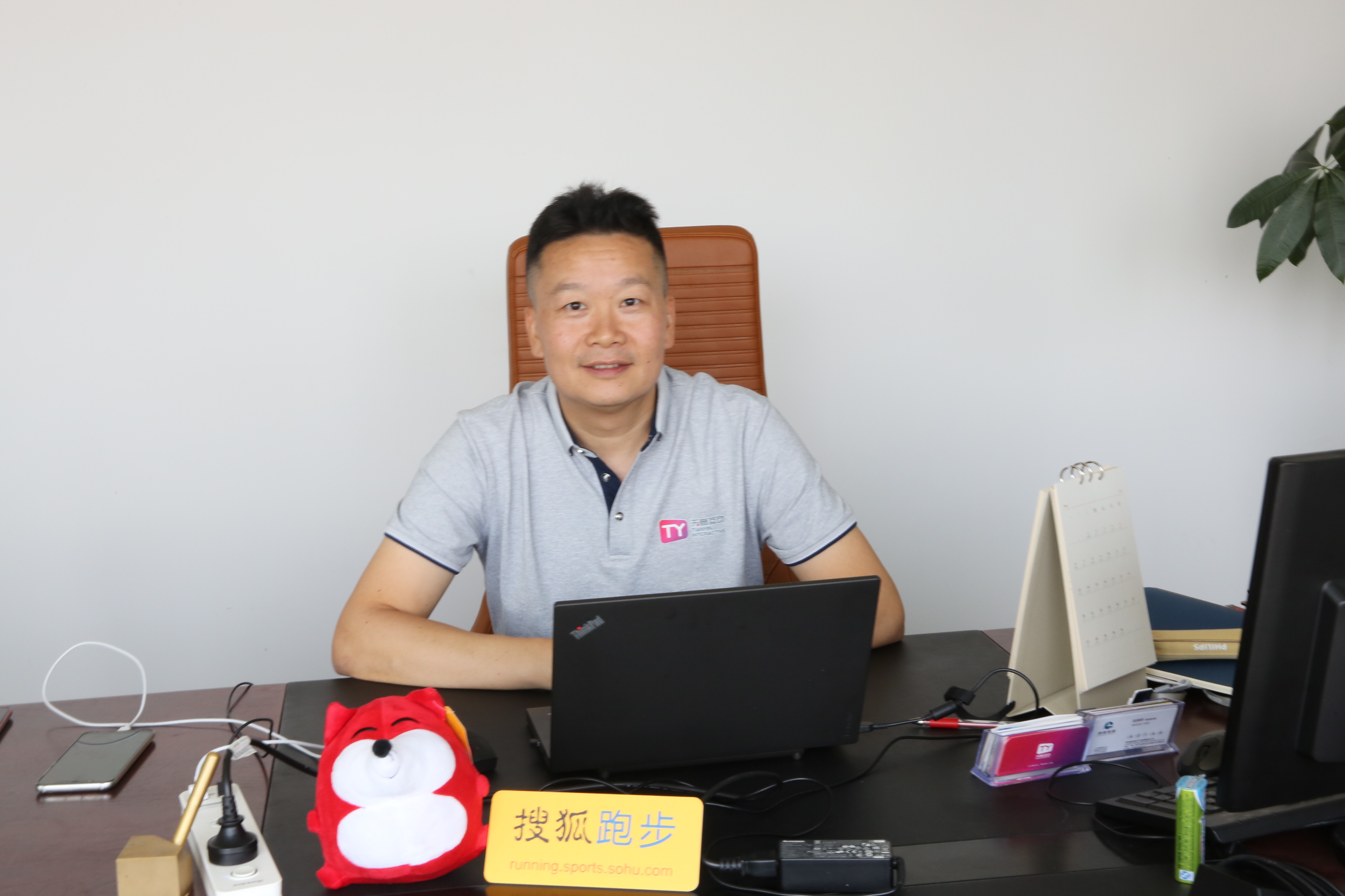 跑狐周记|杨定宏雨战跑出221国际田联将更换名称及标志