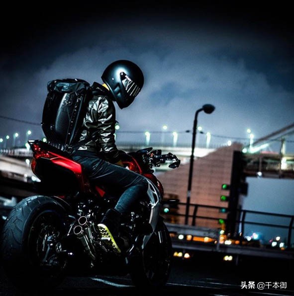 复古机车女骑首选,高颜值机车背包女