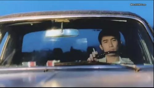 尽管少儿不宜，但电影中的抽烟镜头，竟如此迷人