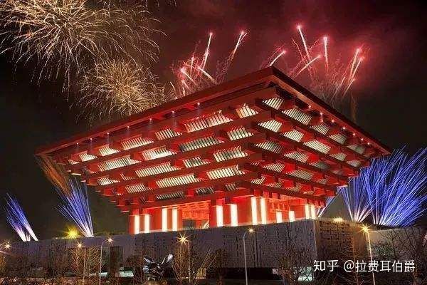 “这么光荣的一天，决不在辽远的将来，而在很近的将来。”