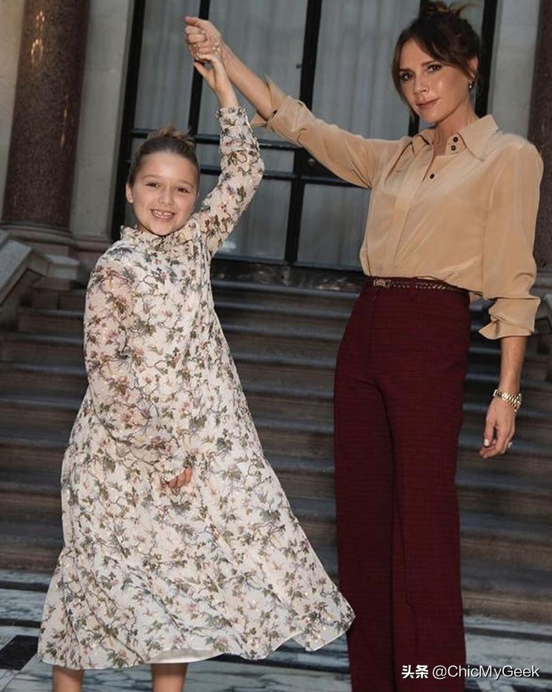 哈珀塞文贝克汉姆妈妈的时尚单品 (贝克汉姆大女儿穿衣风格)