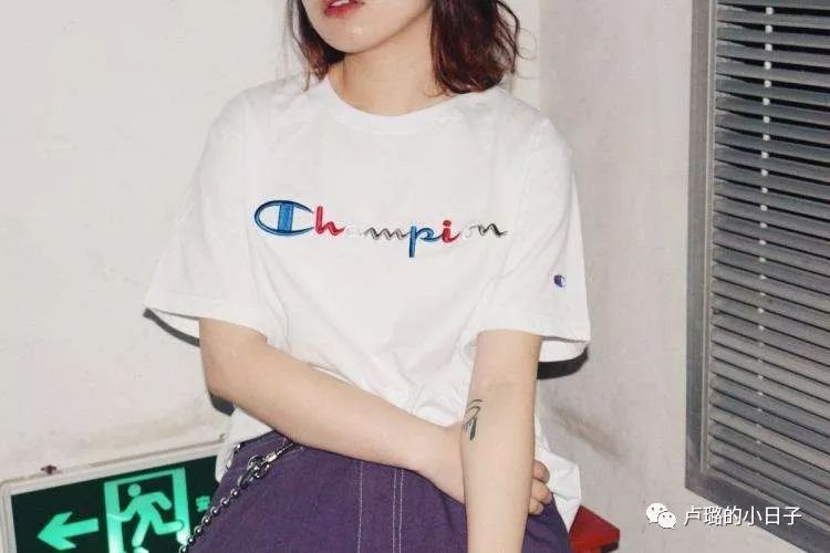 显高显瘦百搭，中年女人的少女感，是这样穿出来的