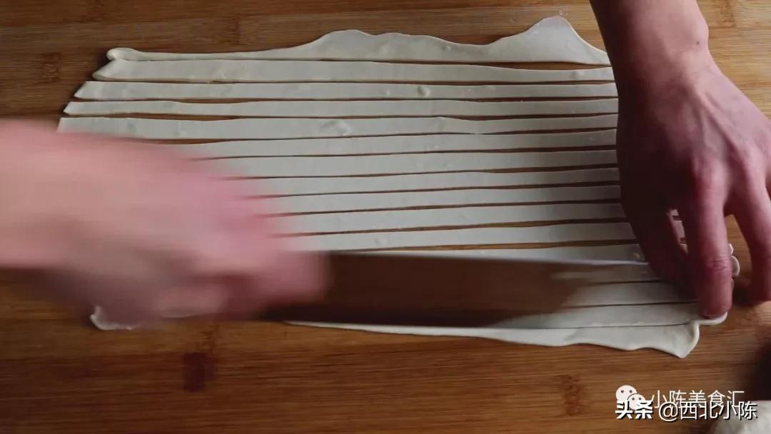 美味营养早餐“手抓饼”终于可以在家做了，按照方法操作特别简单