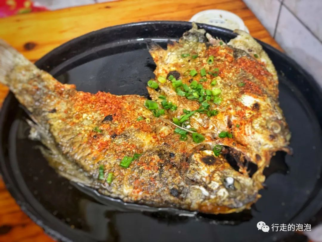 「岳阳攻略」被誉为“湖南夜宵扛把子”的烧烤城，还是小龙虾基地