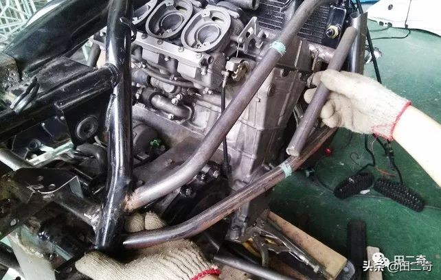 19款SYM新车发布,搭载ZXR400引擎,超炫涡*大轮**灯指纹启动