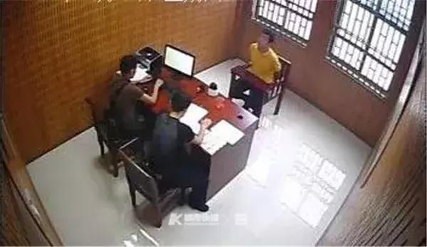 凌晨3点女子听见拨打电话的声音,女子凌晨两点发现床下有怪声