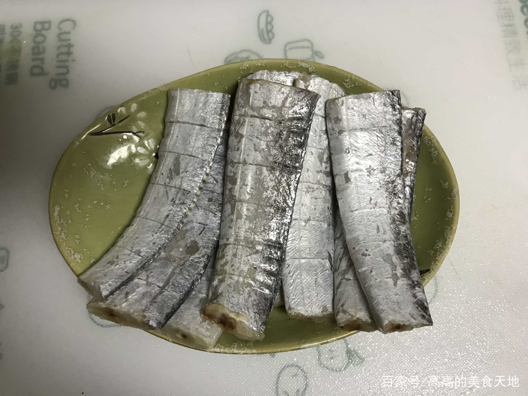 过年煎鱼要这样煎不沾锅不破皮,煎鱼不破皮不粘锅的方法