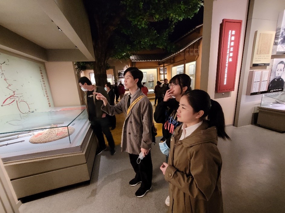 作战室是翻成“battleroom”还是“warroom”?讲好中国故事,这群学生半年做了这件事