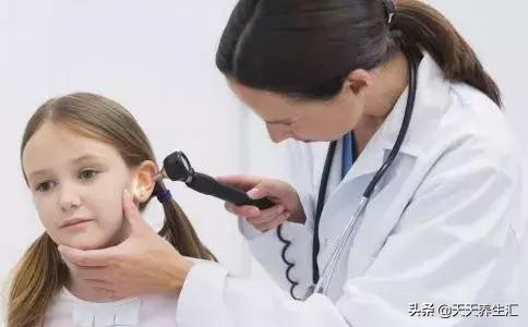 孩子洗澡耳朵进水怎么办,小孩洗澡时耳朵进水怎么办