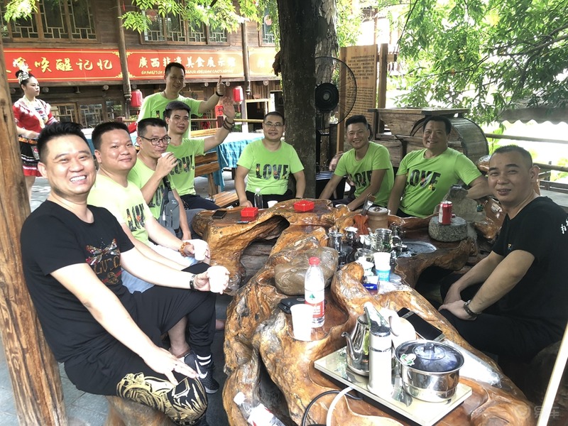 游山玩水老有所乐,和朋友一起游山玩水