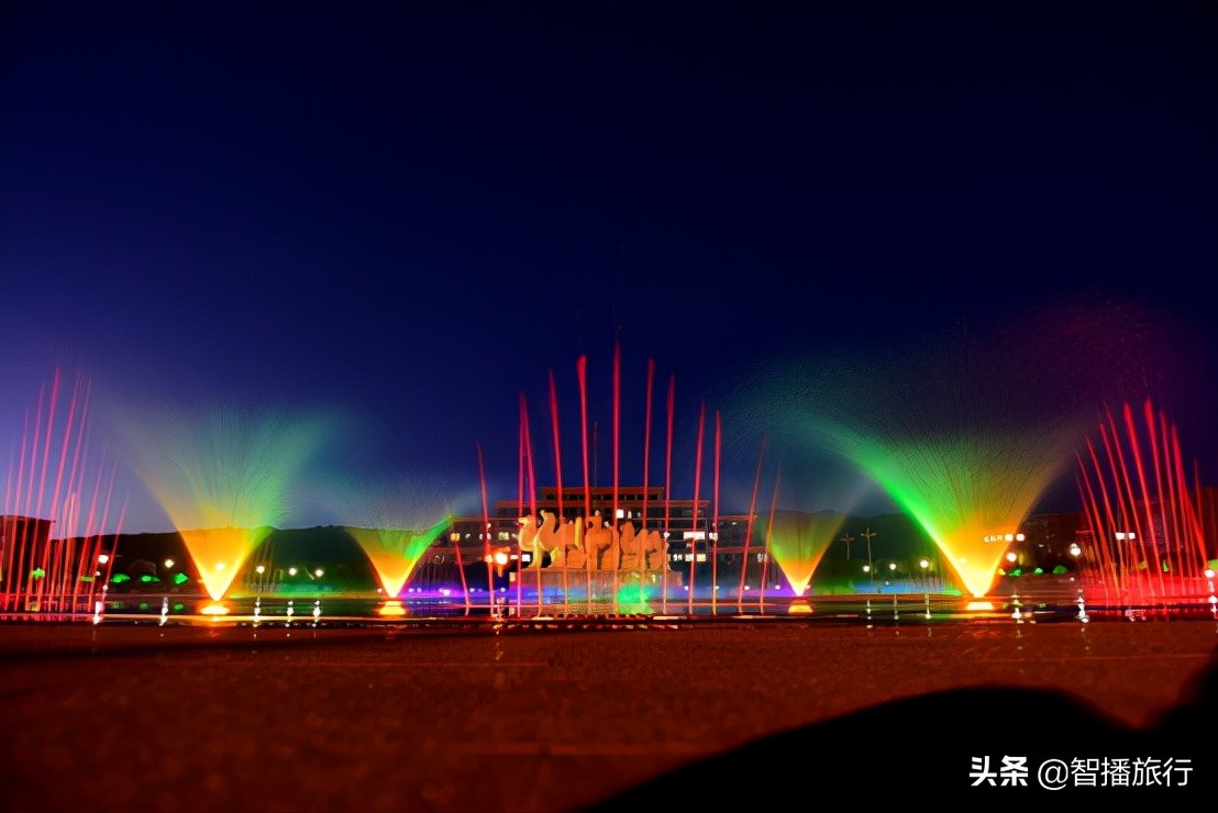 多彩美乌兰，风光无限美