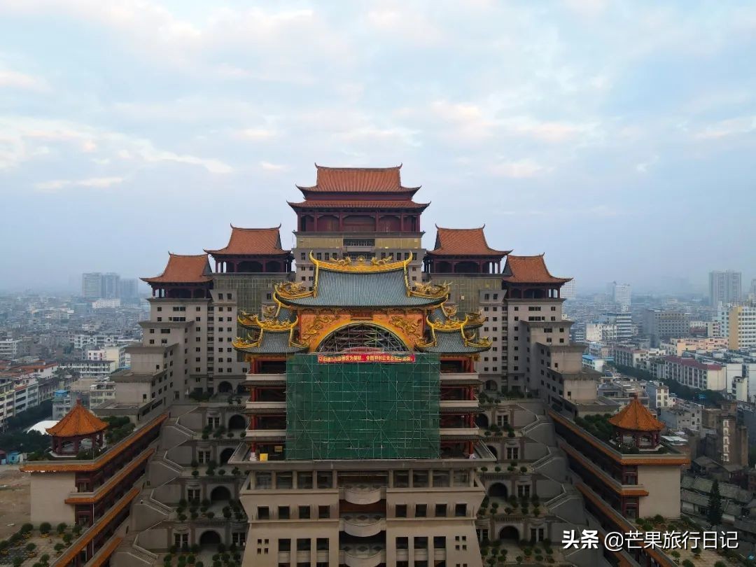 广西“布达拉宫”,据说台湾富商花30亿,用8000工人才建成