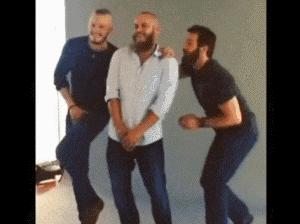 搞笑GIF段子：编辑这锅台是不是为了录视频还擦了擦？唉呀妈呀