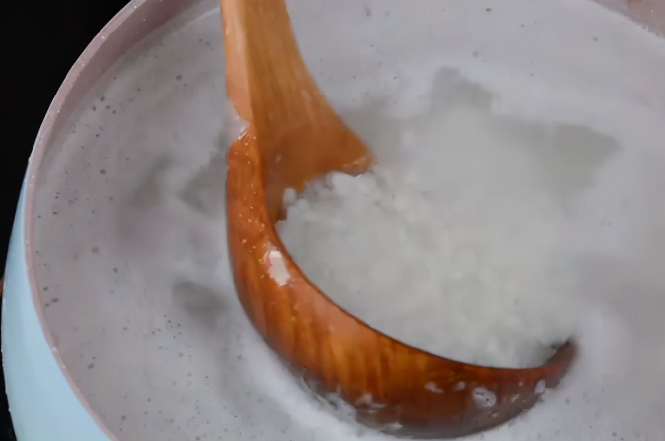 煮粥怎么煮才会有层次,煮粥的时候怎么不会溢出来