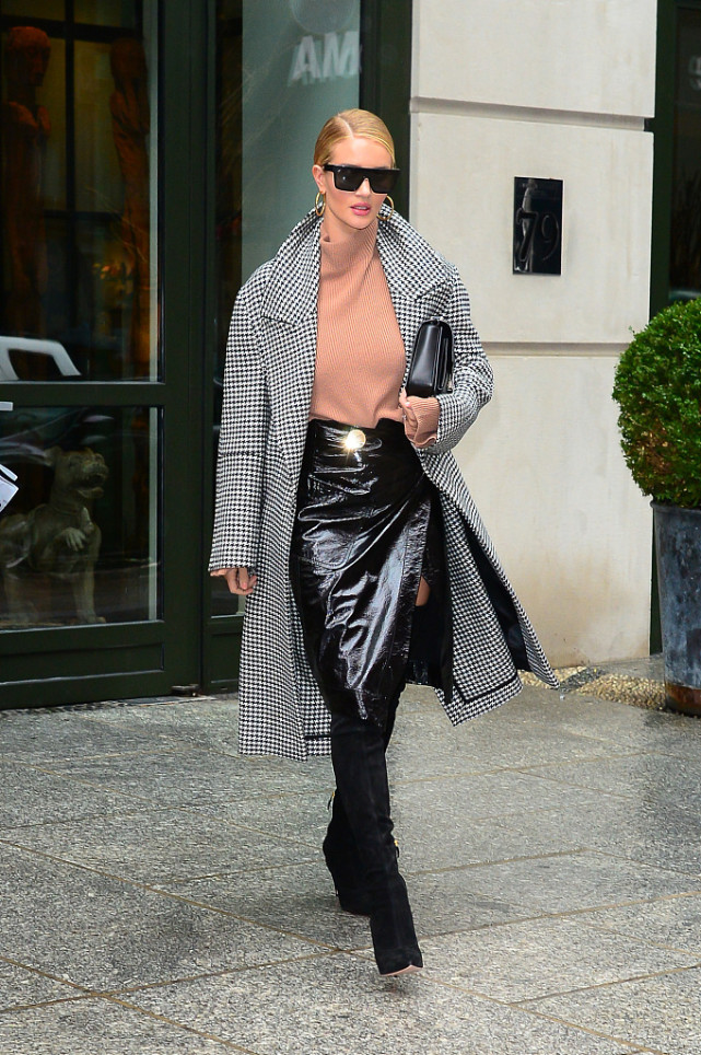 鏄ュ娼祦鏃跺皻缁忓吀榛戠櫧鏍煎瓙,鏃跺皻鐧炬惌榛戠櫧鏍煎瓙