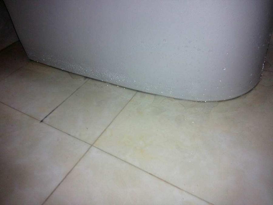 马桶漏水又臭又骚？专业老师傅：十之八九问题就出在这