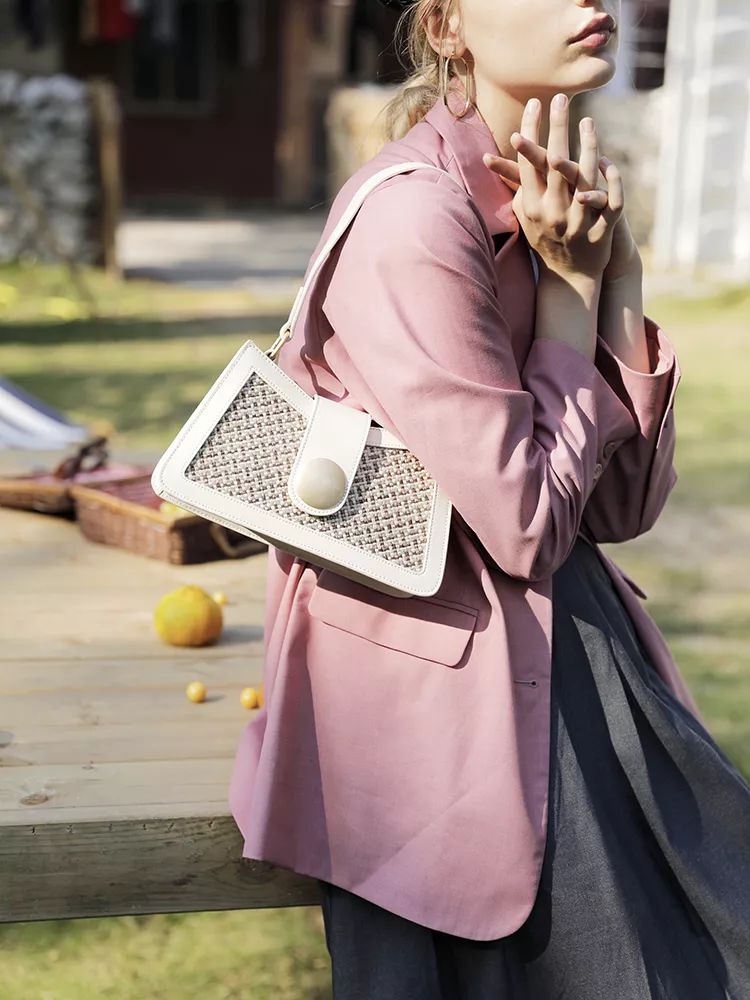 小众设计感经典百搭腋下包,今年最流行的百搭腋下包