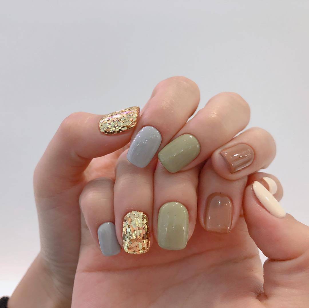 万能的亮片美甲不仅让你的指尖更出众，还会让你拥有好心情哦！