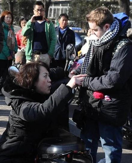 旅行途中遇到的陌生人怎样找到他,一个人旅游遇到陌生人