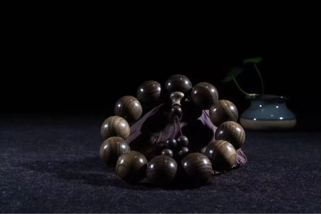 手串忌讳戴几颗珠子,手串的佩戴方法和讲究