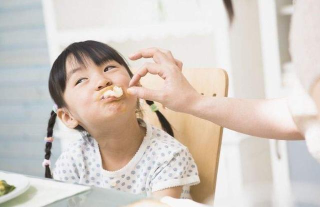 8岁女孩来大姨妈了怎么回事,8岁女童来大姨妈的危害