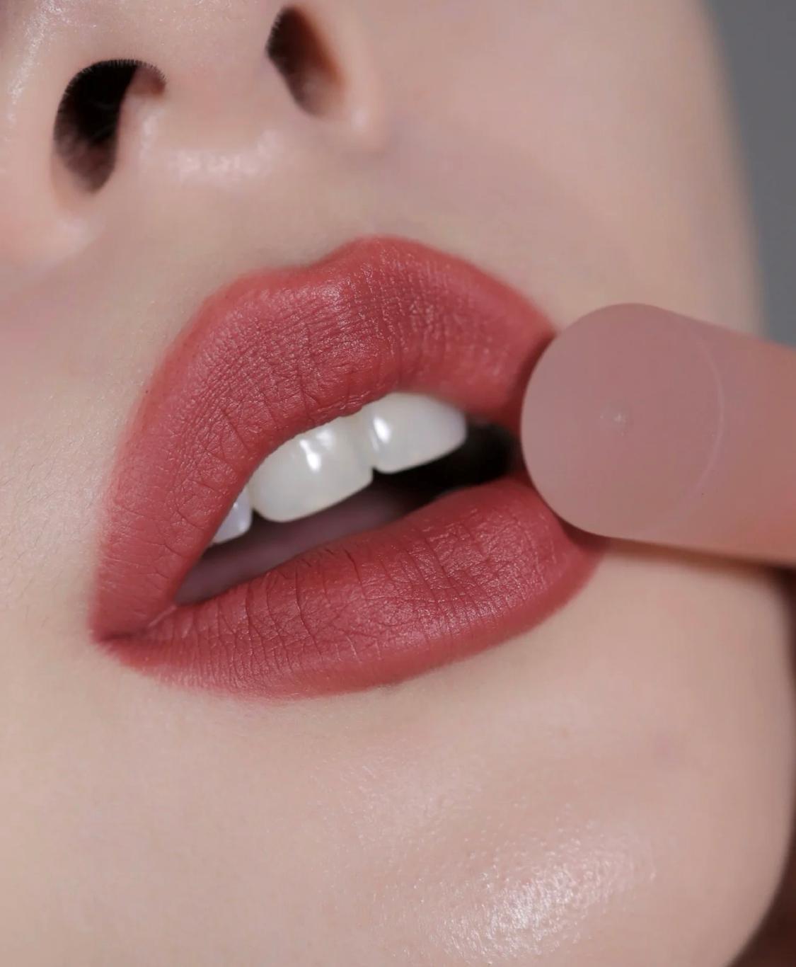 红棕色口红低饱和,便宜显白适合黄黑皮的口红颜色