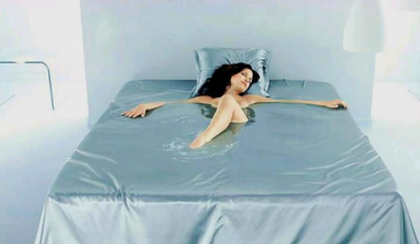 为什么情侣住酒店要选双床房,情侣入住酒店最好的床