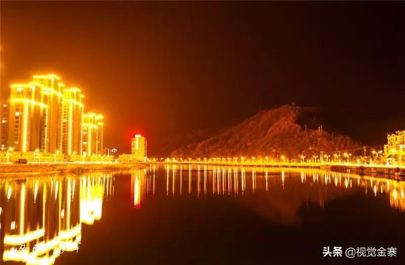 金寨城市夜晚霓虹灯璀璨,金寨山城夜景美景