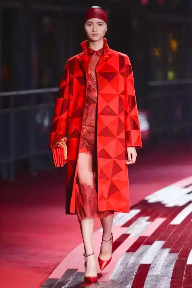 刘雯贺聪巴黎时装周完整版,巴黎时装秀贺聪