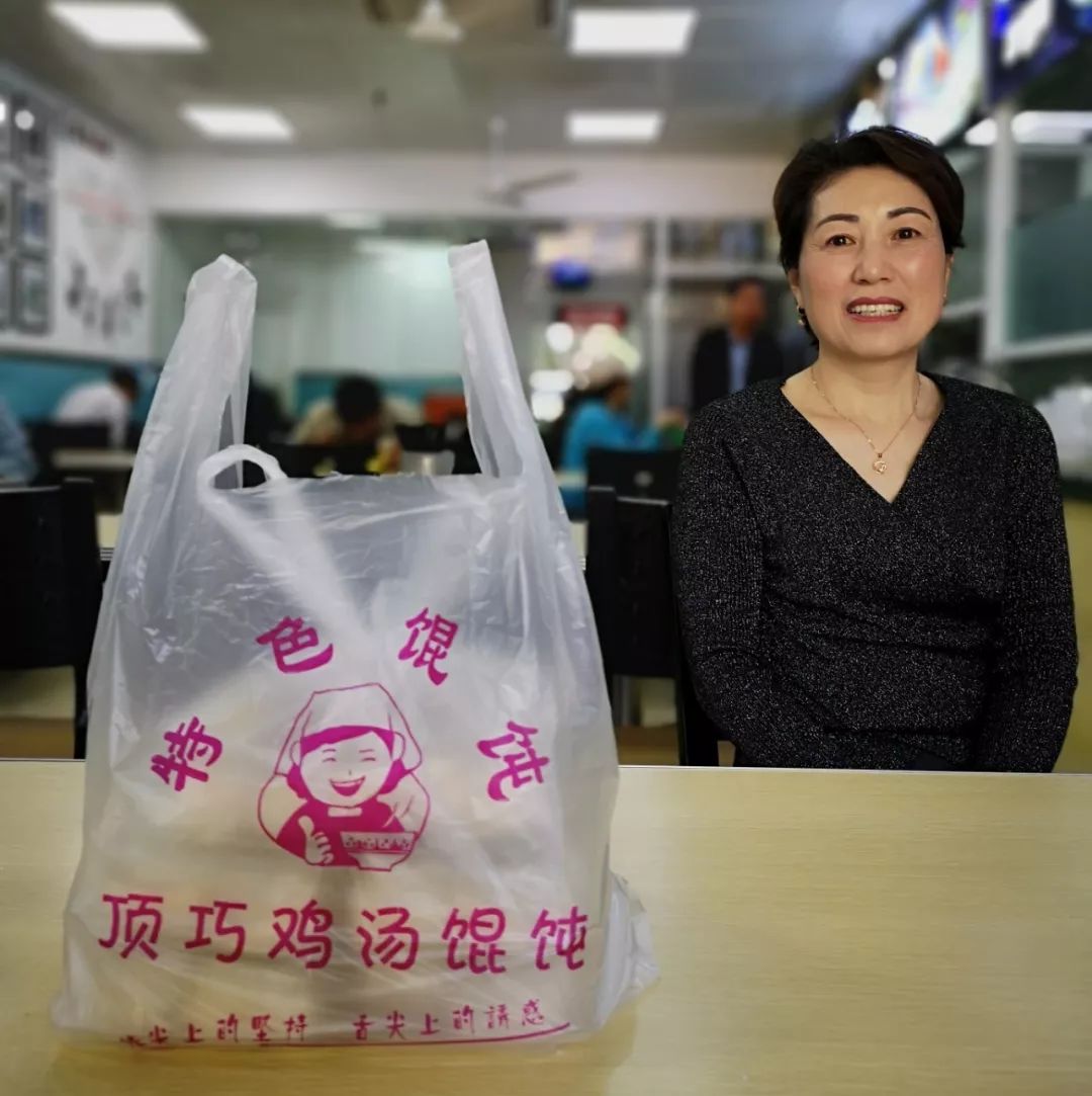 一上午走了1万步，探访5家人气爆棚的小店，不但吃撑还差点被人打