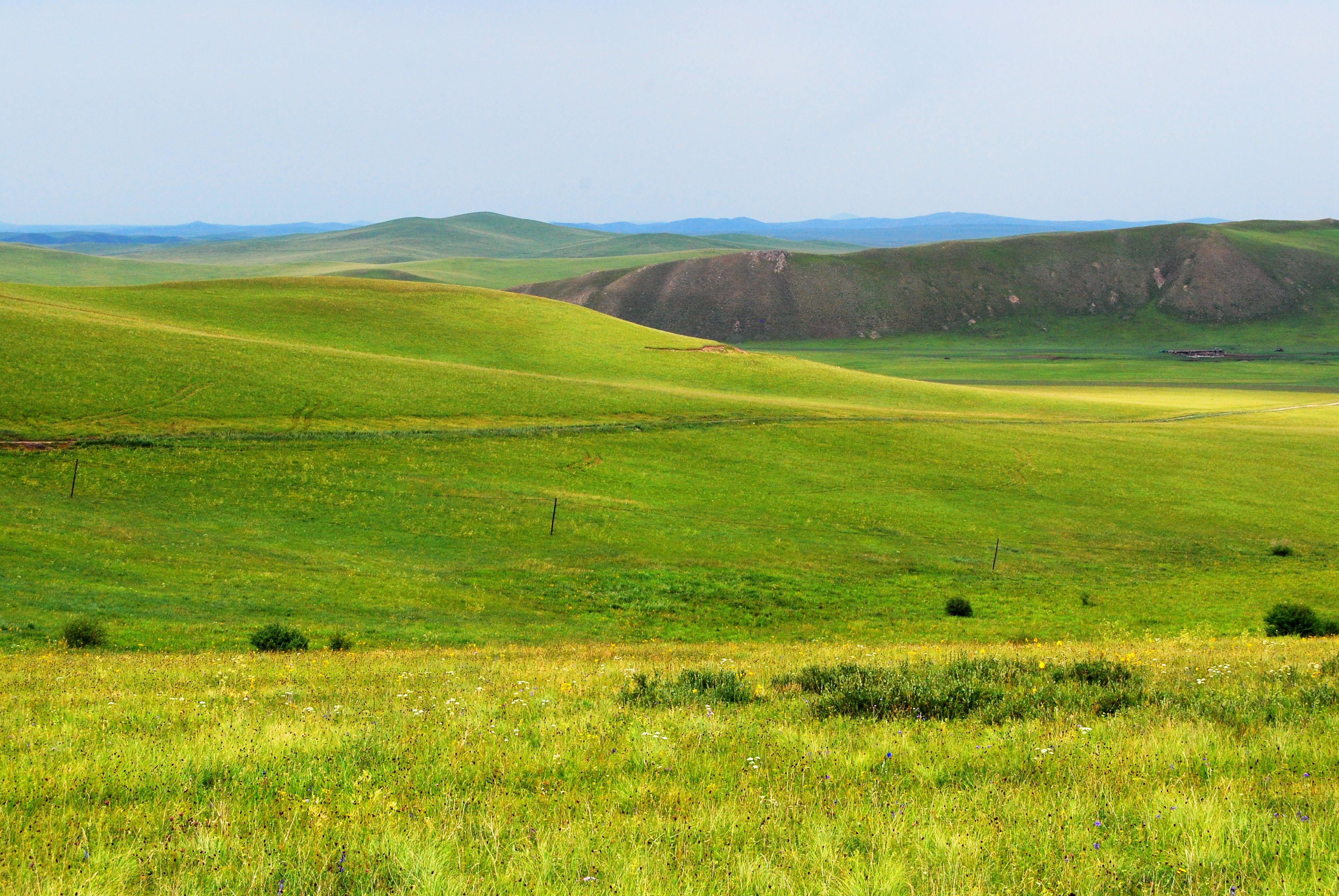 一辆车,从东乌旗沿中蒙边境公路到阿尔山,漫长边关寻迹历史遗存