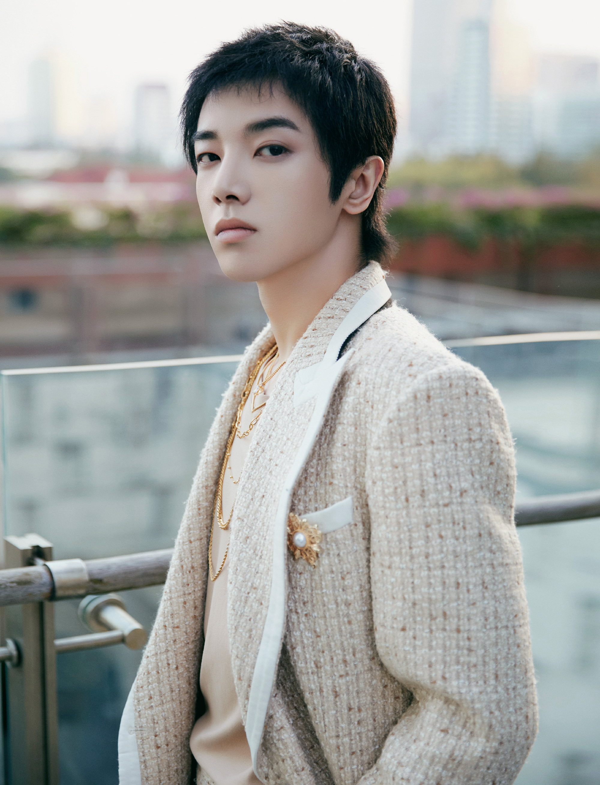 够大胆！花花“空身穿”香奈儿，配大金链子，不像暴发户是王子