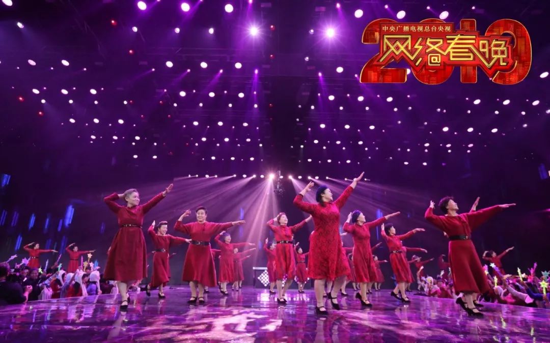 央视春晚温情与科技共融,央视春晚展现中国创新发展