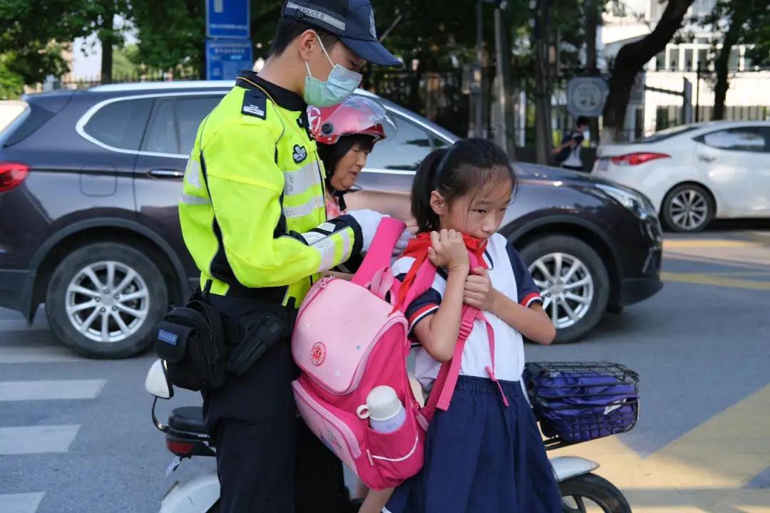 【我为群众办实事】开学“大片”，他们怎会缺席！