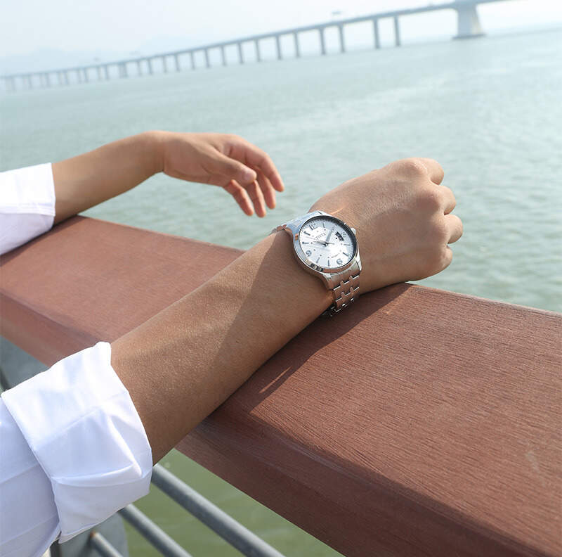 手表进水有雾怎么处理,手表有雾是进水了吗