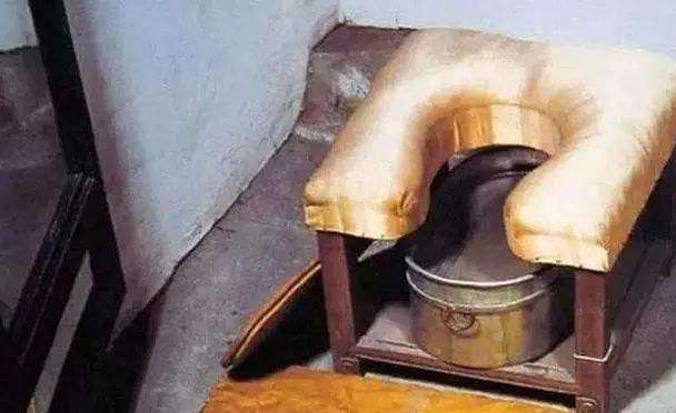 关于马桶发展史的书,马桶文化差异图片