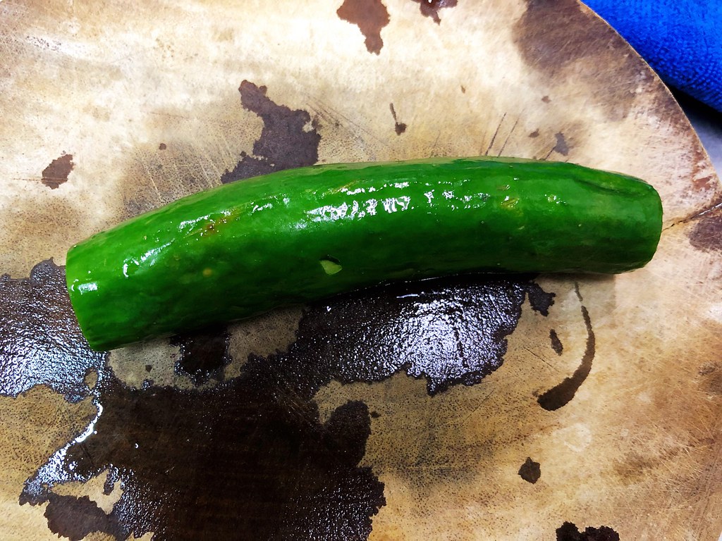 凉拌黄瓜时，切完记住别直接拌！多加1步，黄瓜又香又脆，超入味