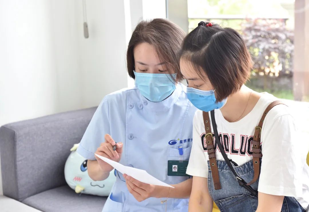 人民日报5个动作预防近视,做近视手术什么是全飞秒