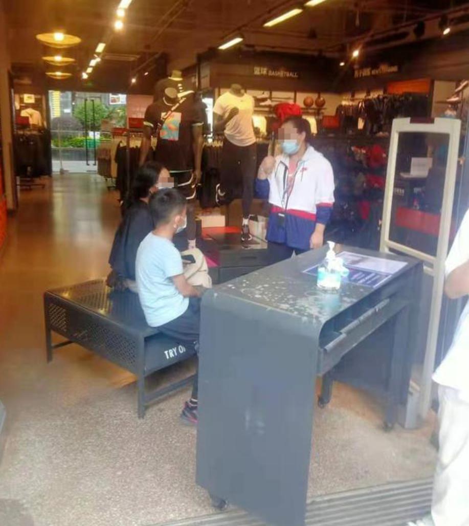 耐克因歧视事件公开道歉,耐克因歧视事件道歉当事人